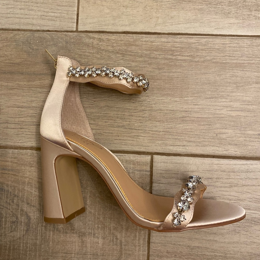 Jewel Badgley Mischka champagne satin heels